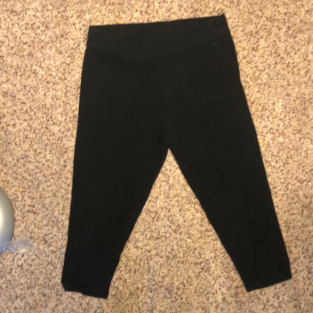 Pink Victoria’s secret’s all day cotton leggings short black used large